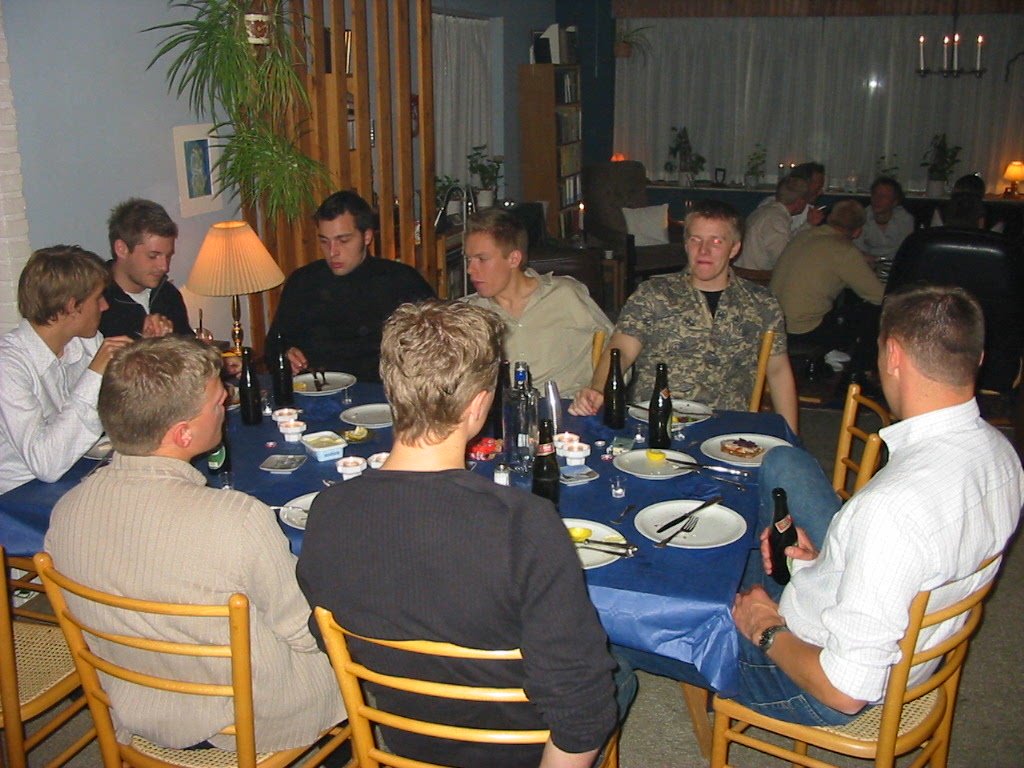 Dif viser sig fra sin festlige side.